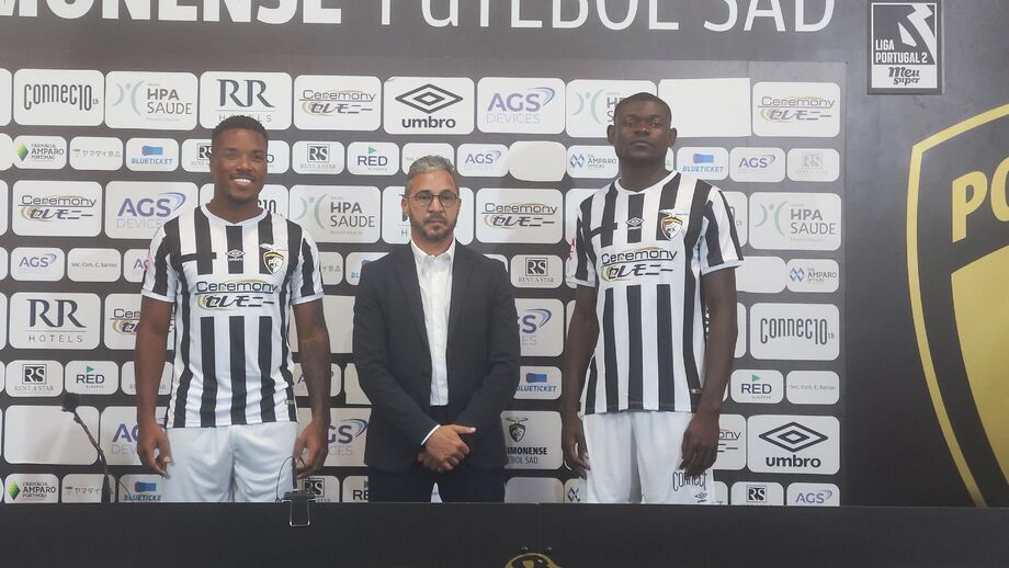Rodiney Sampaio, ao meio, apadrinha chegada de Xavier e Samy