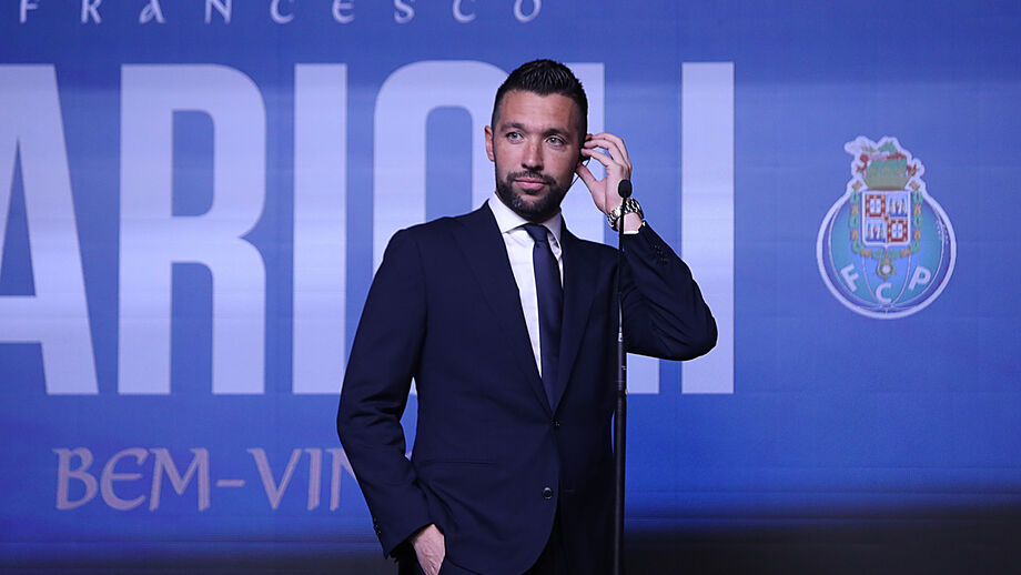 Francesco Farioli avalia jovens do FC Porto na pré-época