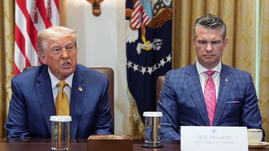 Donald Trump reúne-se com Pete Hegseth, Secretário da Defesa