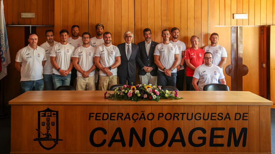 Presidente da AR elogia canoagem portuguesa na sede da FPC, em Gaia, após Europeu de Racice