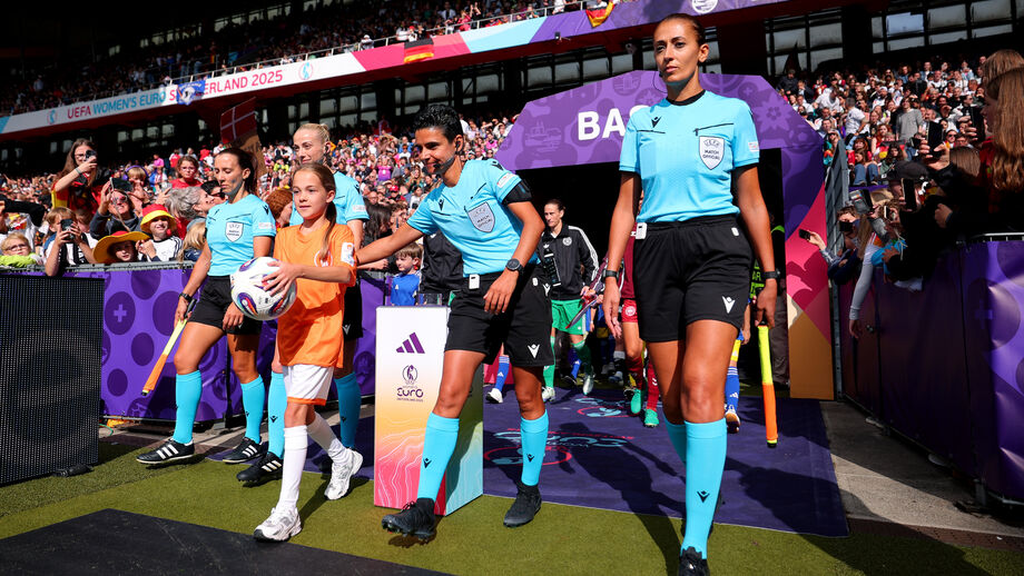Catarina Campos dirigiu primeira equipa de arbitragem lusa no Europeu Feminino.