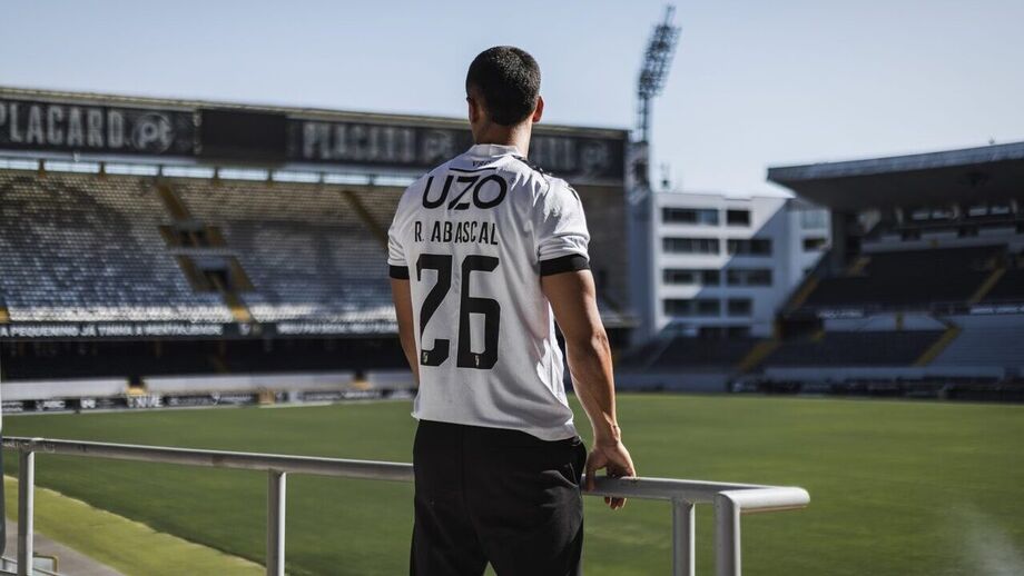 Rodrigo Abascal rendido: «Falo muito da história do Peñarol e do Vitória, são semelhantes na mística»