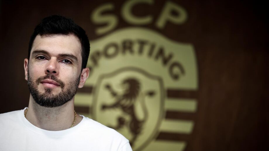 Tiago Barth renova contrato com o Sporting para a próxima época