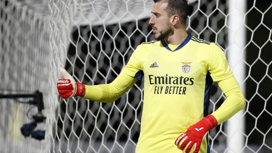 Helton Leite elogia Rafa Obrador, lateral espanhol que reforçará o Benfica, destacando o potencial do atleta