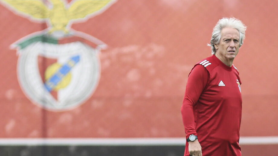 Jorge Jesus a orientar treino do Benfica em 2021