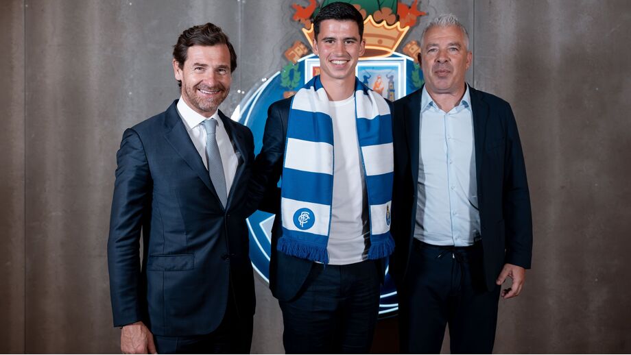 Dominik Prpic entre André Villas-Boas e Jorge Costa