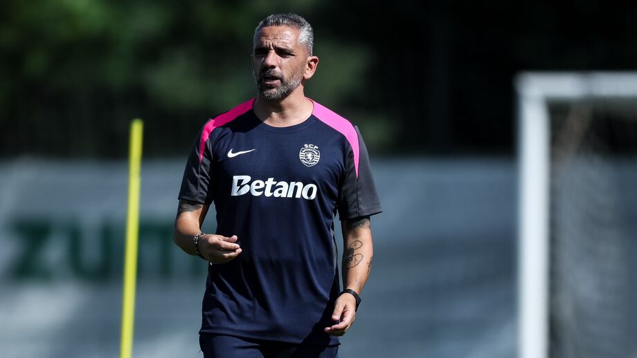 Rui Borges orienta treino do Sporting em Alcochete