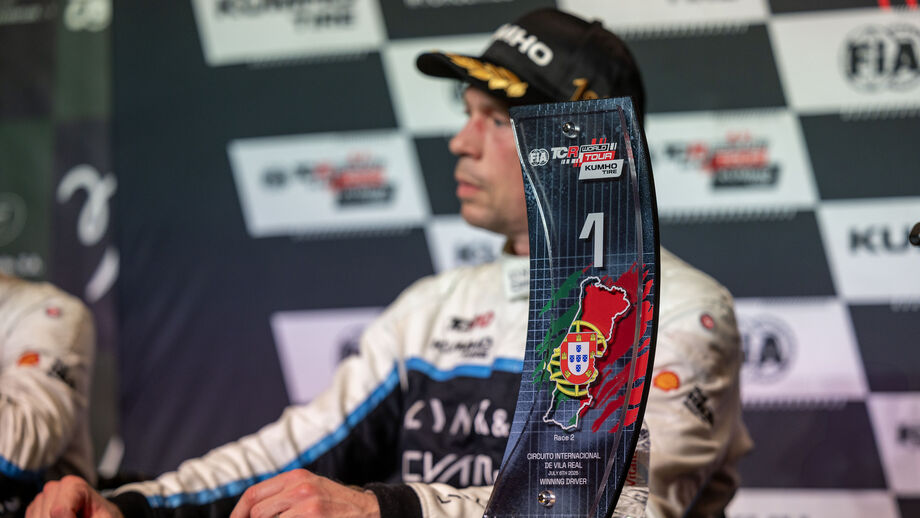 Thed Björk venceu a segunda corrida do Kumho FIA TCR World Tour