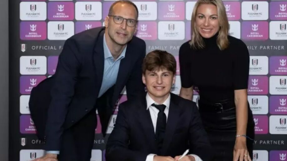 Damien Cech, filho de Petr Cech, assina contrato profissional com o Fulham