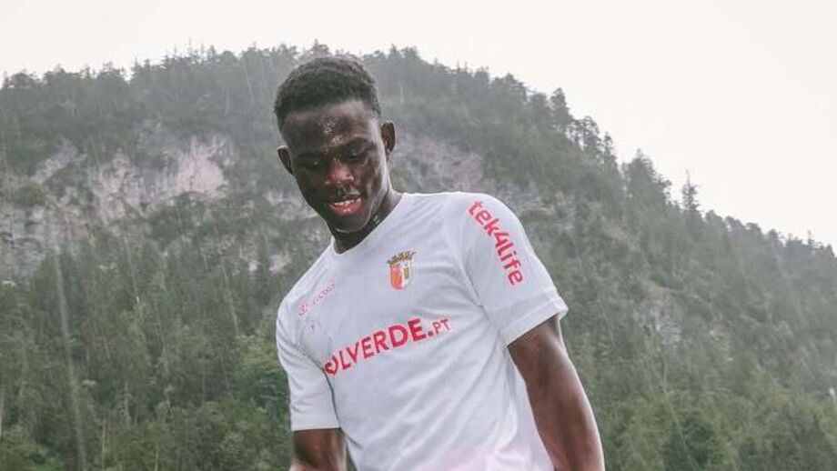 Roger ruma à Arábia Saudita