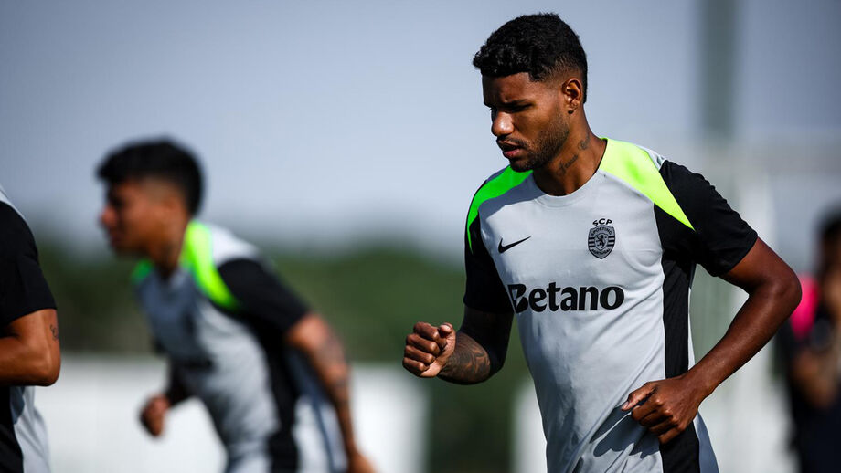 Matheus Reis tem porta entreaberta em Alvalade e, caso deixe o Sporting, Mangas é uma alternativa