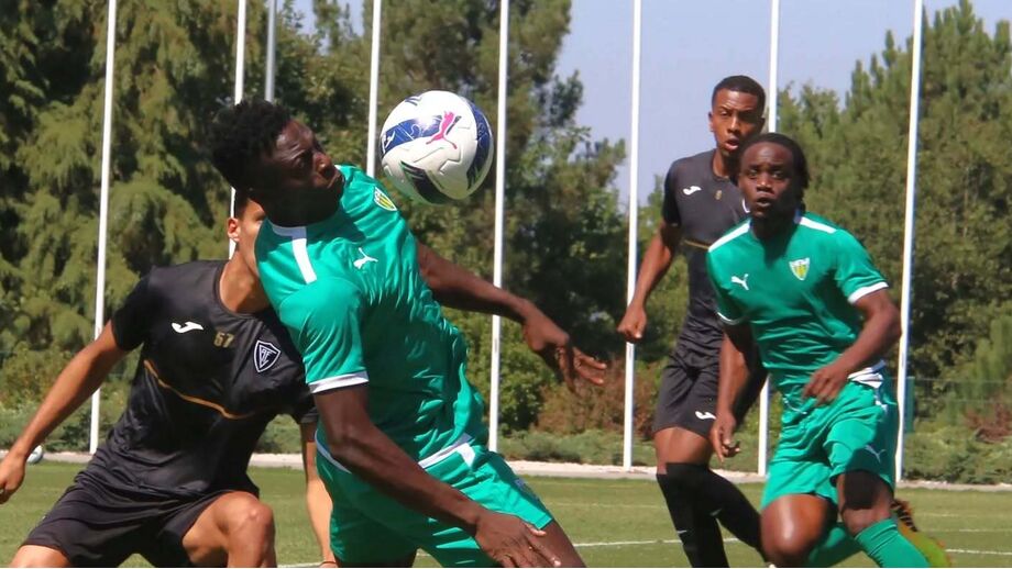 Académico de Viseu e Tondela empatam a um golo em jogo de preparação na Academia de Futebol de Viseu