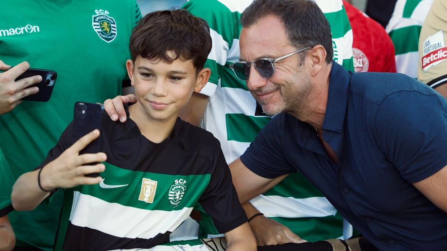 Frederico Varandas convive com adeptos do Sporting e posa para fotografias
