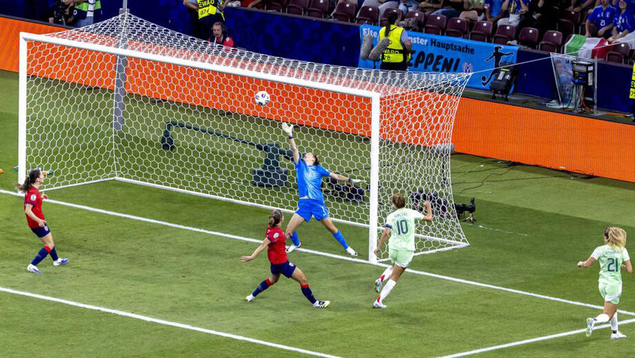 Girelli marca e Itália vence Noruega no Europeu feminino, em Genebra