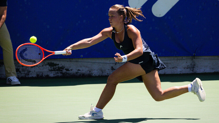 Angelina Voloshchuk qualifica-se para os quartos de final do Porto Open após vitória sobre Hina Inoue.
