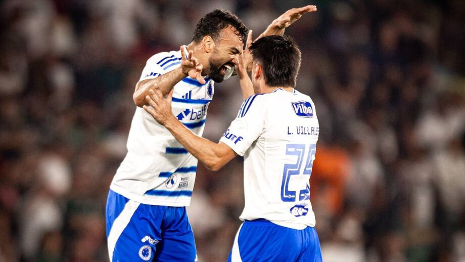 Cruzeiro ganha e lidera o Brasileirão