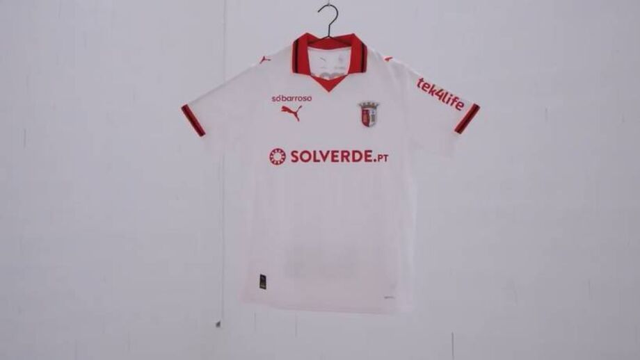 Minhotos deixam as cores escuras e regressam ao branco e vermelho