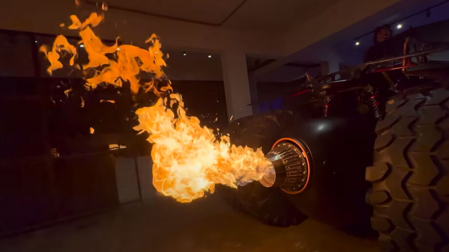 Surfista brasileiro esteve me casa do jogador do Santos 