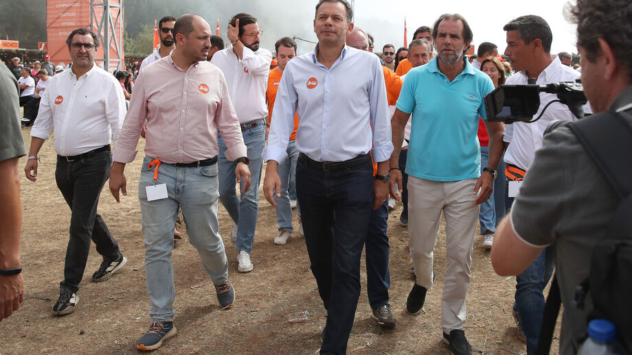 Luís Montenegro à chegada à Herdade do Chão da Lagoa, onde decorre a festa anual do PSD/Madeir