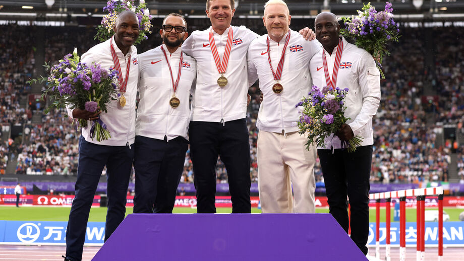 Equipa da Grã-Bretanha recebe medalha de ouro 28 anos depois do Mundial de Atletismo, em Londres