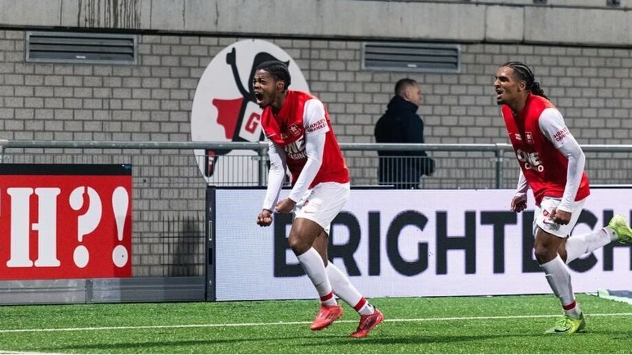 Robyn Esajas perto de transferência para o Chaves.
