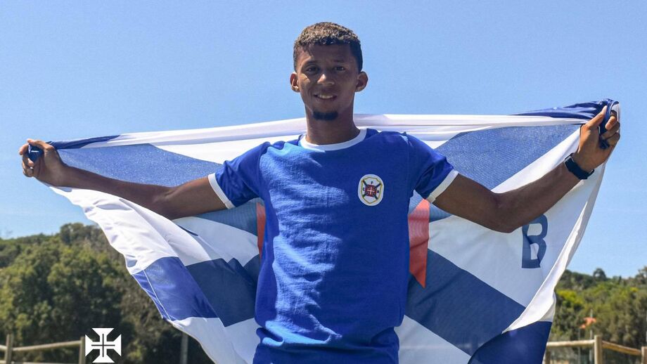 Evandro Barros renova contrato com o Belenenses até 2028