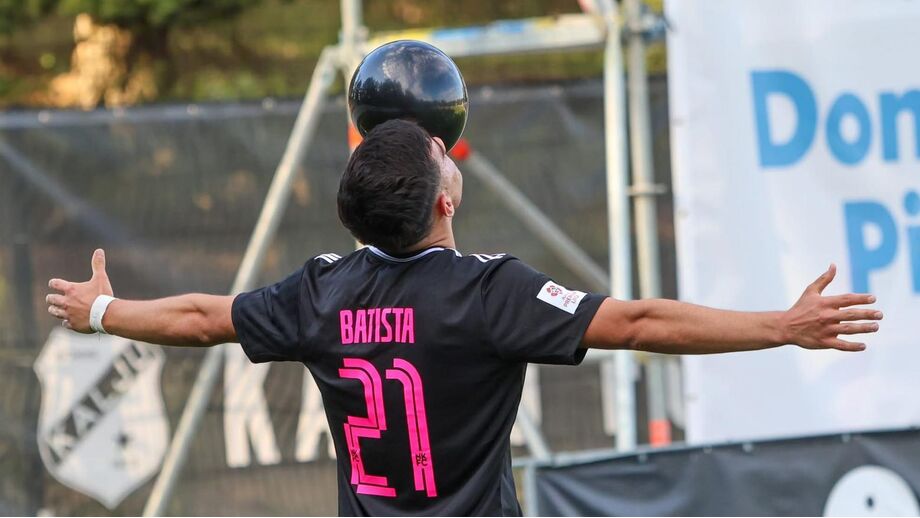 Tiago Batista com festejo a fazer lembrar Bruma