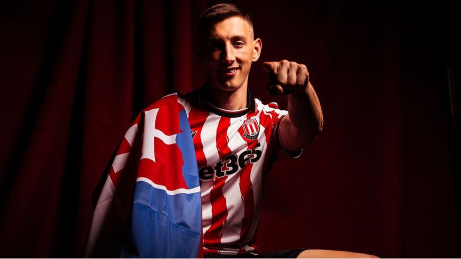 Bozeník apresentado no clube inglês