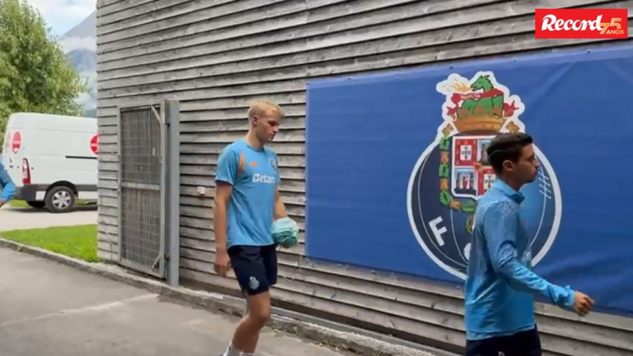 Francisco Moura, a recuperar de lesão ligeira no joelho esquerdo, ficou no hotel em tratamento