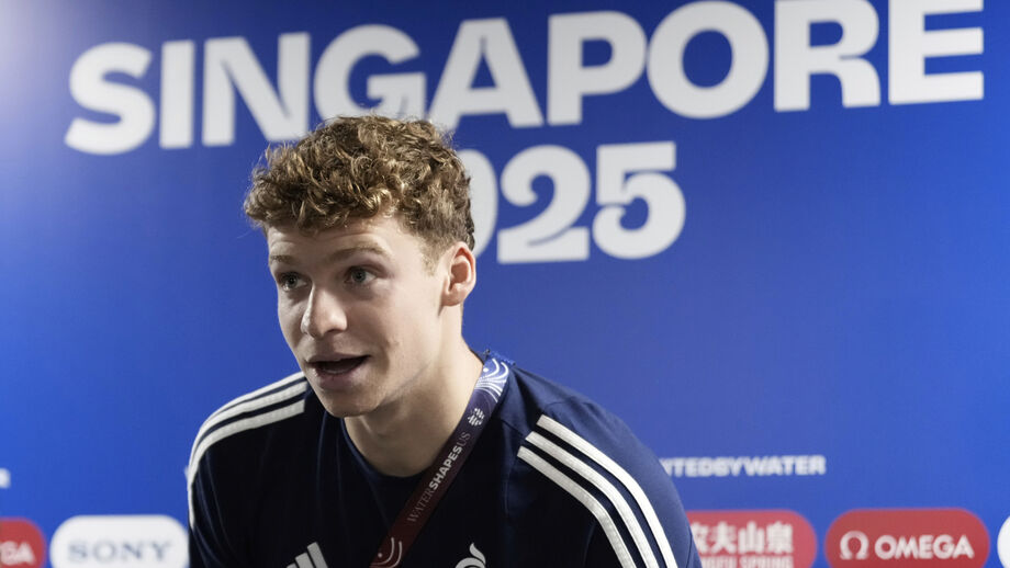 Nadador francês compete em Singapura 