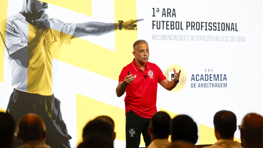 Academia de Arbitragem da FPF debateu o futebol profissional. Duarte Gomes deixou recomendações
