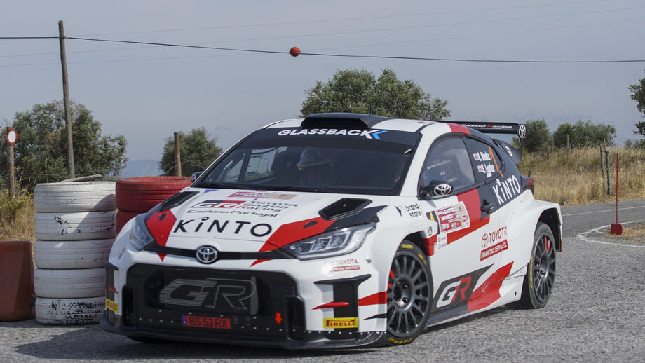 Meeke disputa rali em Portugal com Toyota Kinto