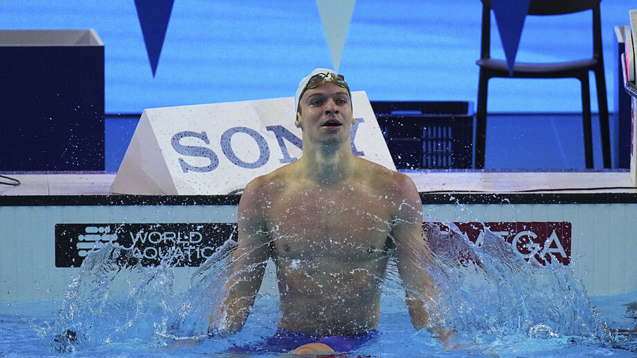 Marchand bate recorde mundial nos 200 metros estilos, superando Ryan Lochte