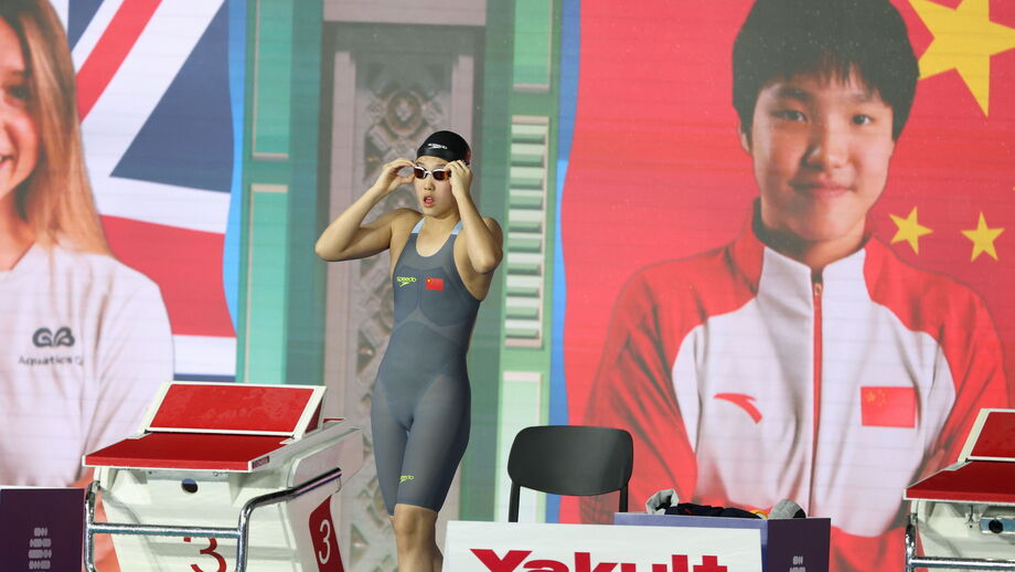 Yu Zidi, prodígio chinesa de 12 anos, qualifica-se para a final dos 200 metros mariposa nos Mundiais