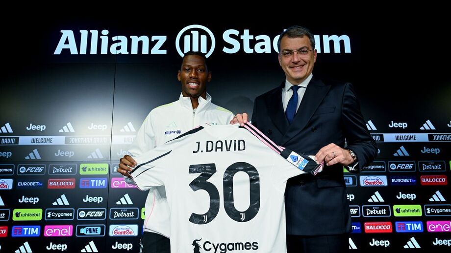 Jonathan David com a camisola 30 na Juventus