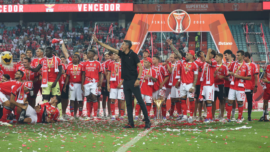 Benfica festeja a conquista da Supertaçla