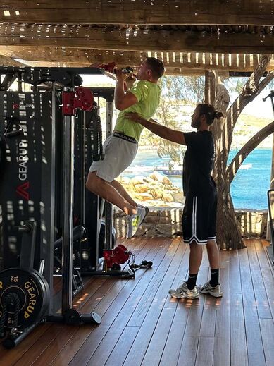 Gyökeres treina com PT em Mykonos