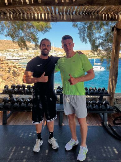 Gyökeres treina com PT em Mykonos durante as férias