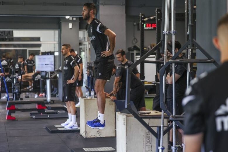 Jogadores no arranque dos trabalhos