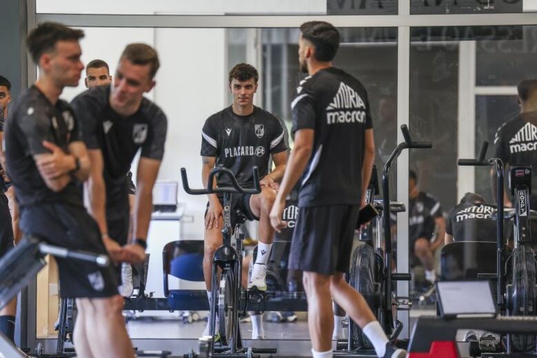 Jogadores no arranque dos trabalhos