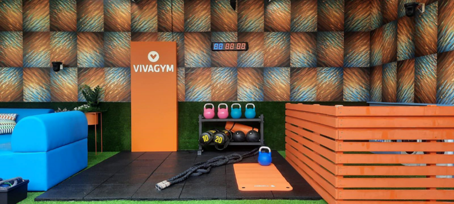 Espaço de ginásio Vivagym com equipamento variado para treino
