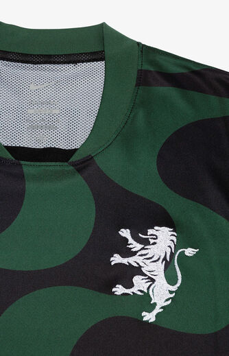 As imagens da camisola alternativa em preto