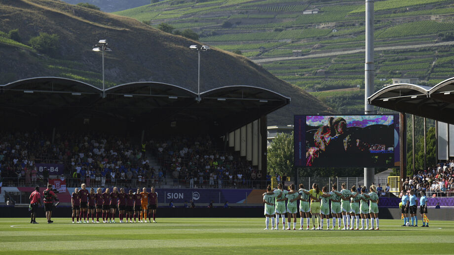 Bélgica-Itália foi o primeiro jogo com minuto de silêncio em homenagem a Diogo Jota e ao irmão