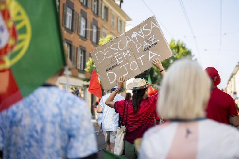 Adeptos homenageiam Diogo Jota na Suíça