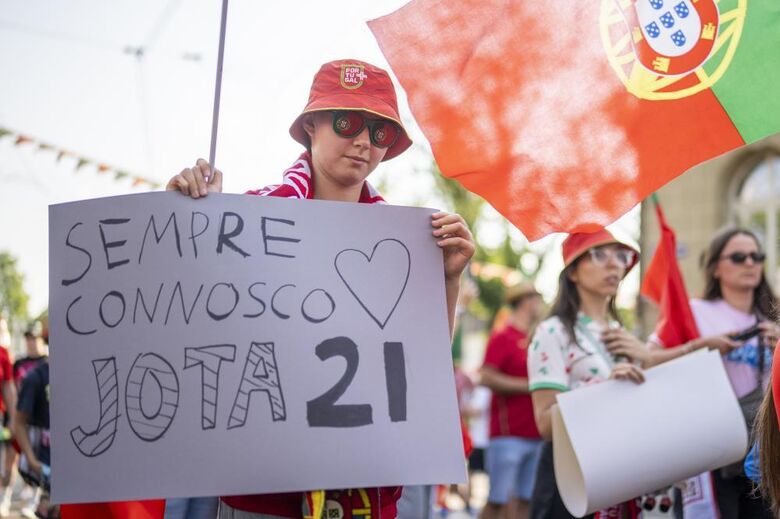 Adeptos homenageiam Diogo Jota na Suíça