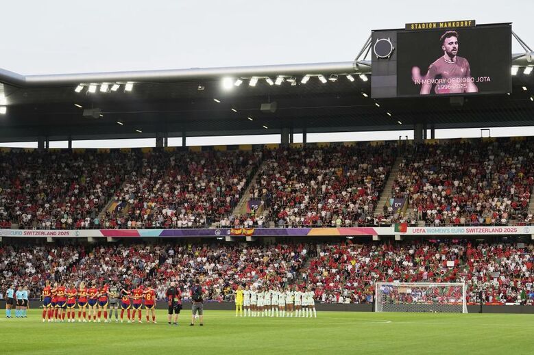 Minuto de silêncio no Espanha-Portugal