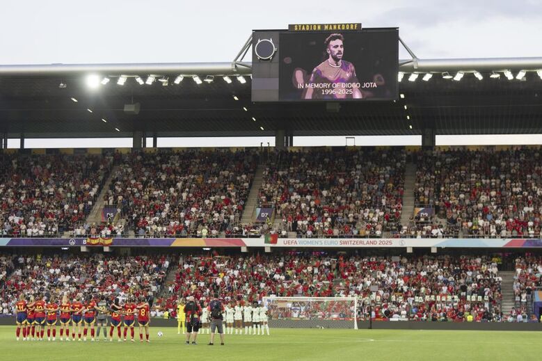 Homenagem a Diogo Jota no jogo Espanha-Portugal do Europeu Feminino