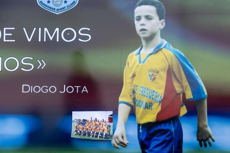 Homenagens a Diogo Jota e André Silva no estádio do Gondomar