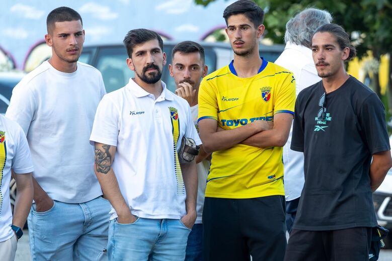Homenagem a Diogo Jota e André Silva no estádio do Gondomar
