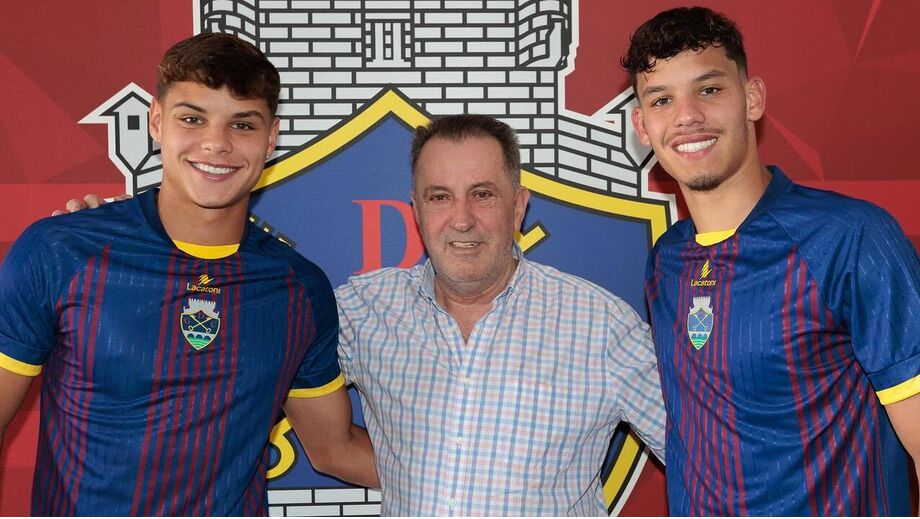 Isaque e João Vitor, filhos de Rivaldo, assinam contrato com o Chaves